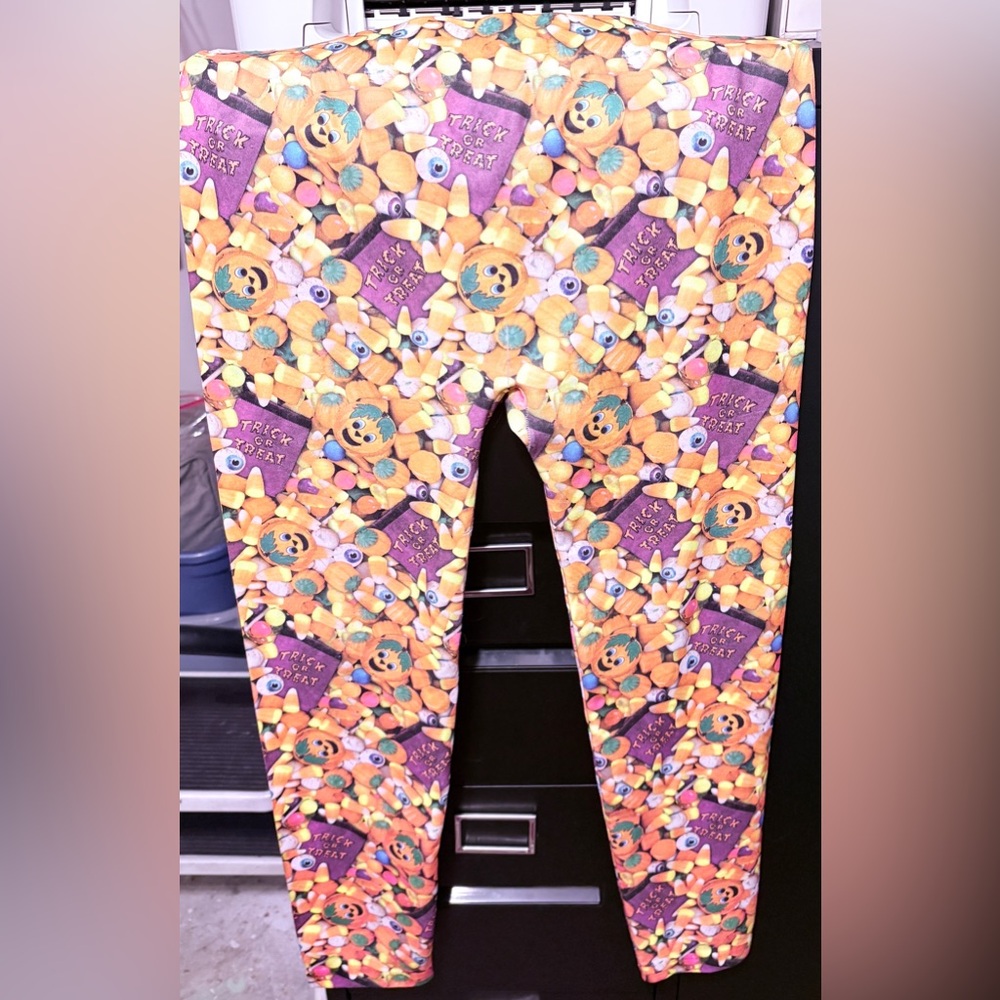 No Boundaries Candy Corn trick or treat Print Halloween Kids Leggings Multicolor